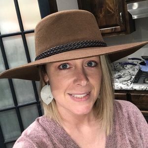 Meet your Posher, Corina